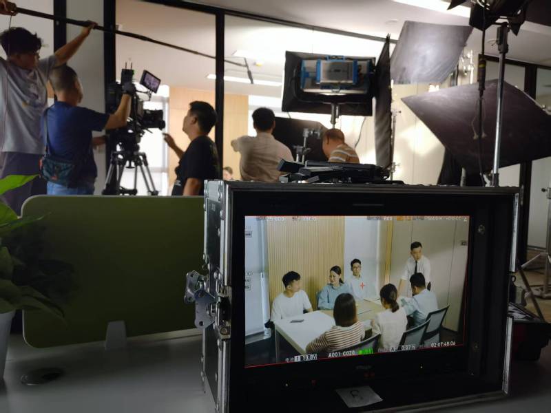 德城区TVC拍摄公司：科技产品视觉化大师，诠释未来感与功能美学